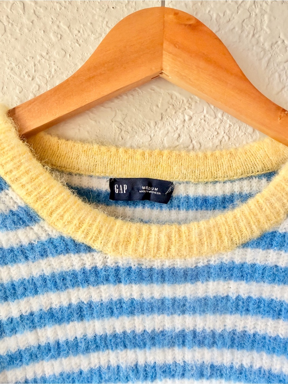 Gap Blue and Butter Yellow Striped Cozy Crewneck Sweater Sz M - Picture 3 of 5